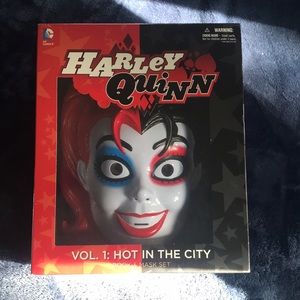 Harley Quinn Book and Mask Set